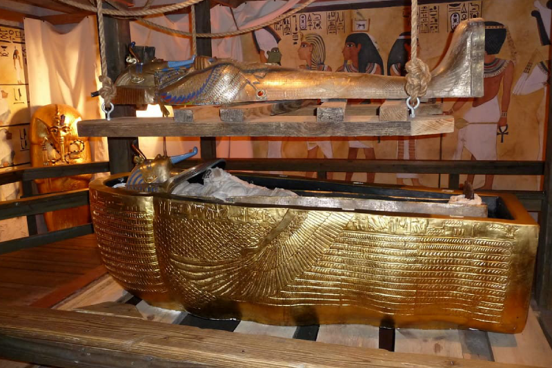 Tomba di Tutankhamon: tra mummie, sarcofagi e leggende