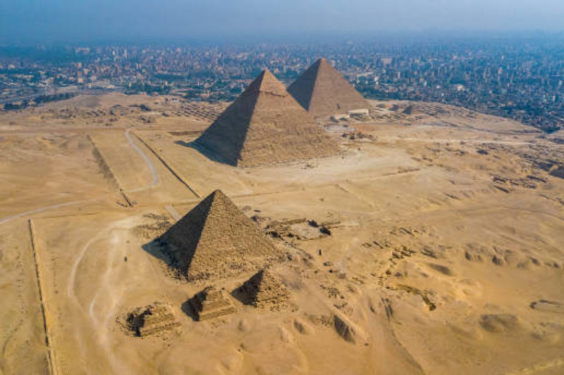 Illustrazione delle Piramidi di Giza
